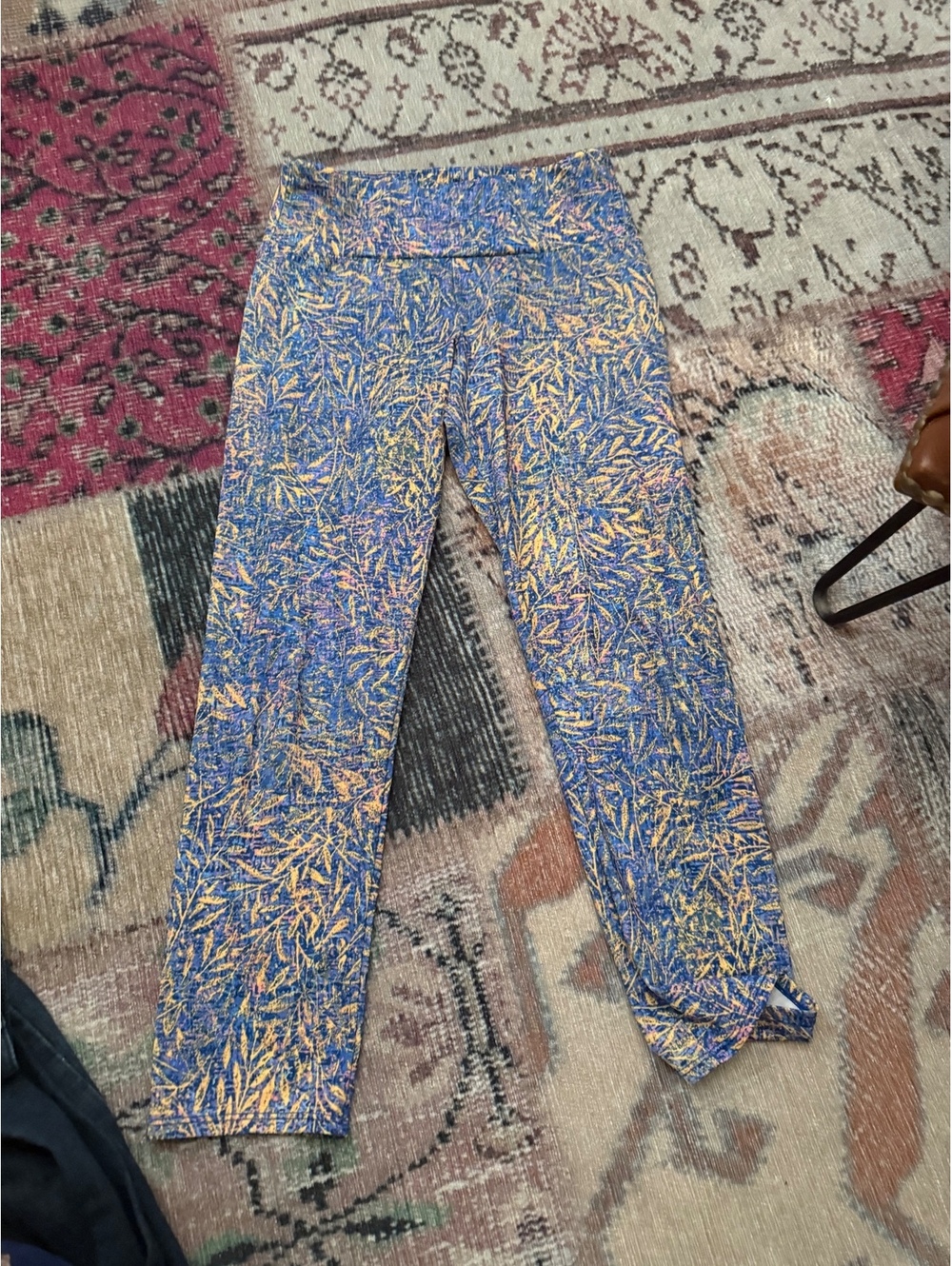 XS small Onzie leggings unique fun pattern blue